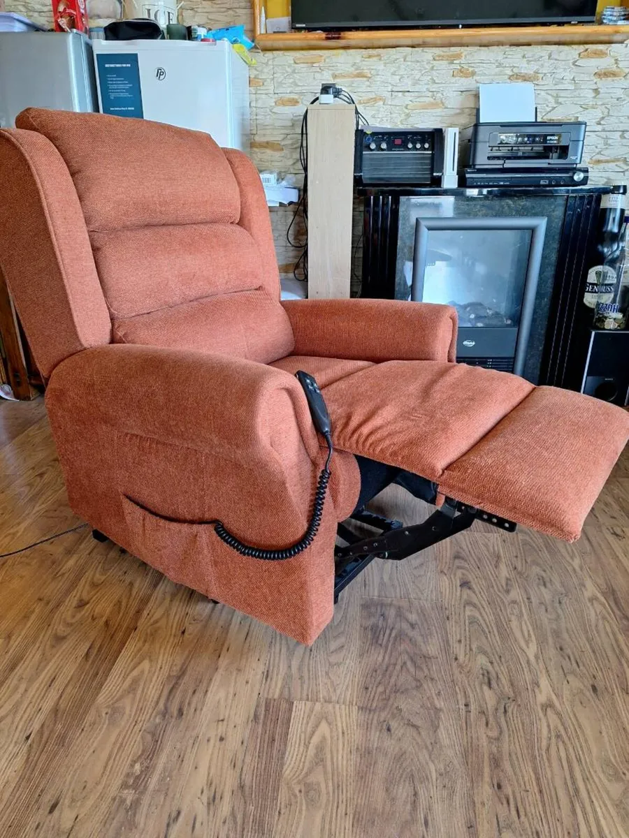 Riser recliner electric armchair - Image 4