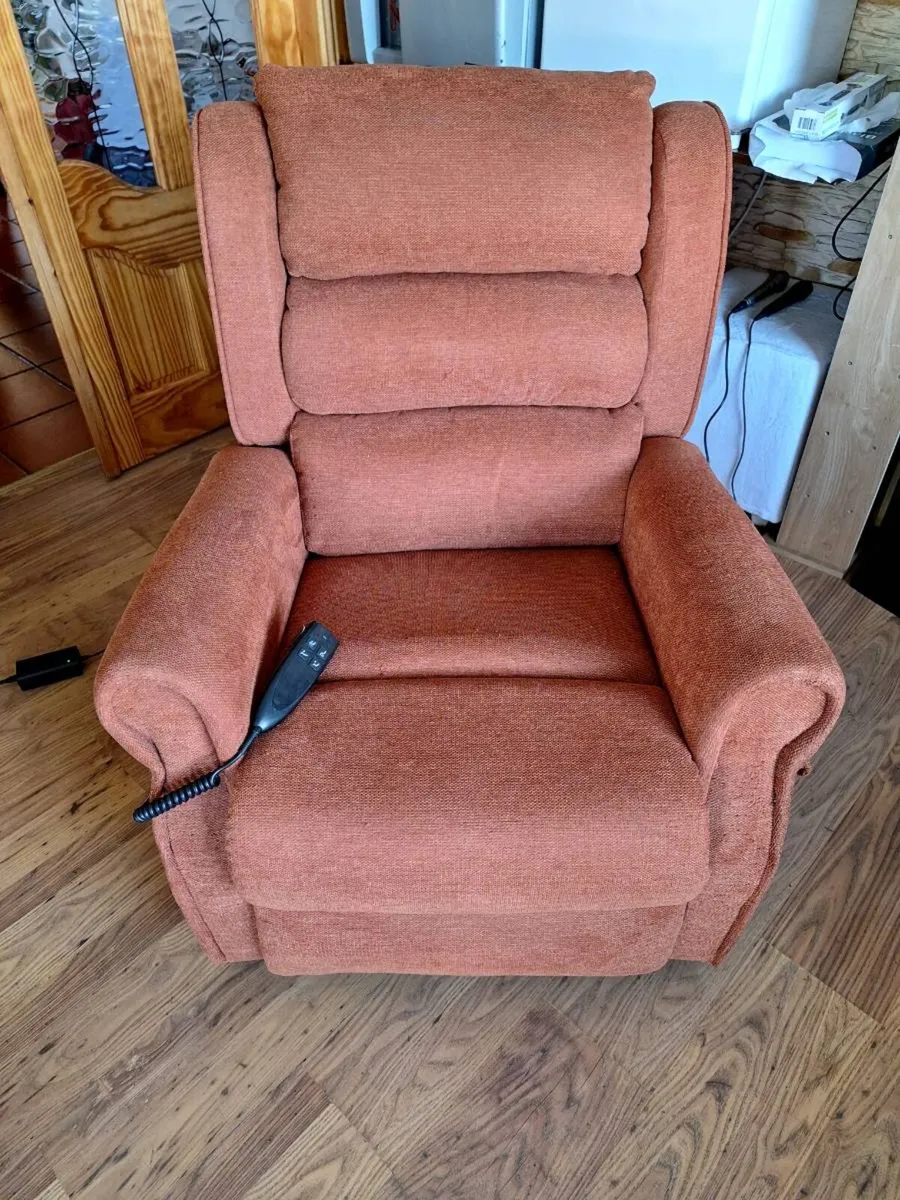 Riser recliner electric armchair - Image 1