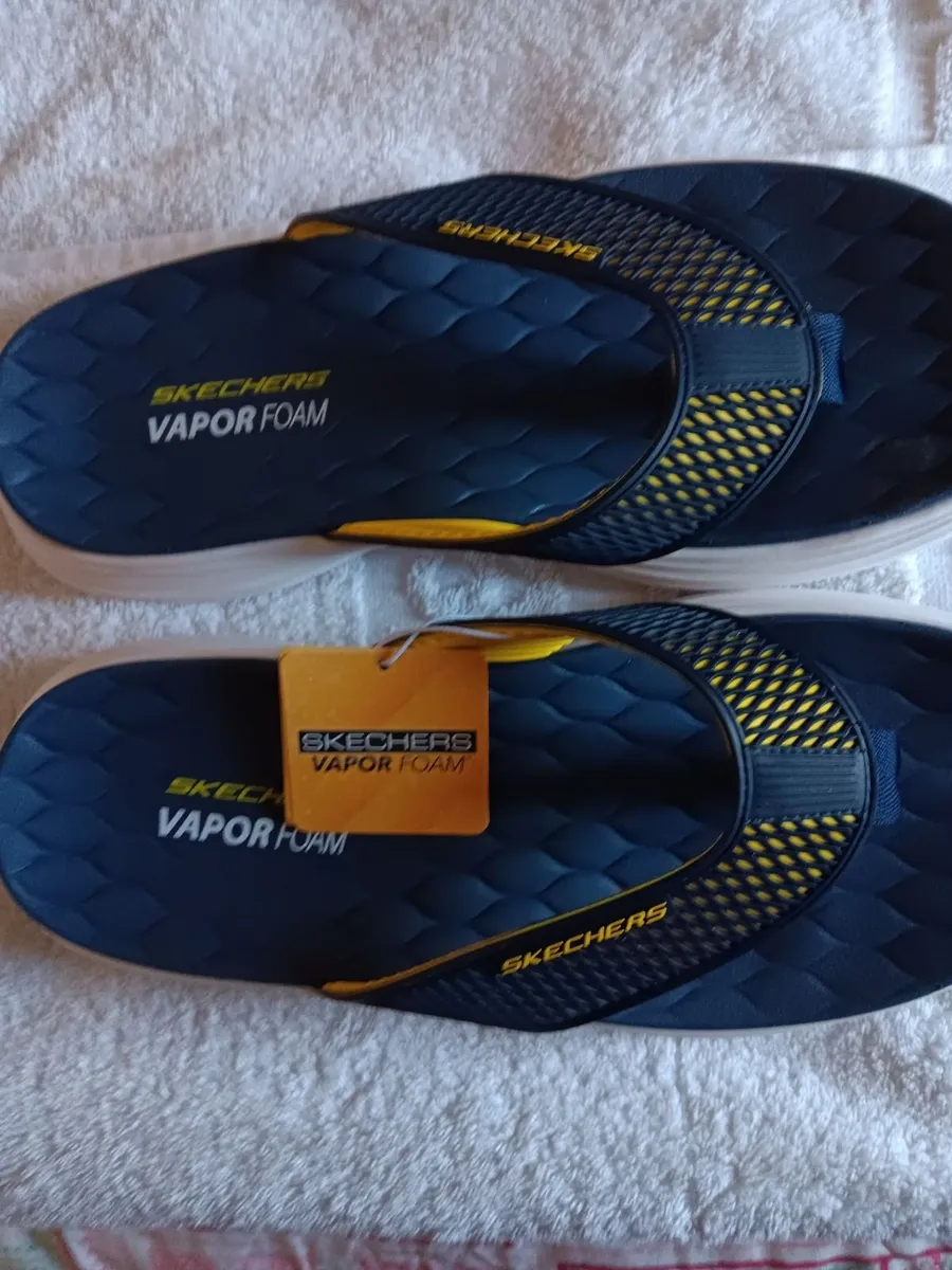 SKECHERS MENS FLIPFLOPS (NEW) - Image 1