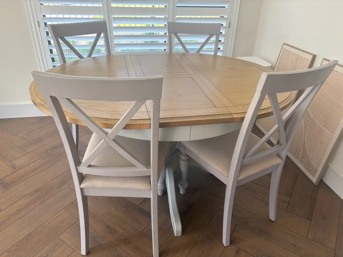 Table and Chairs - Image 2