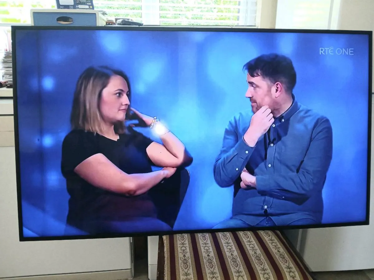 Samsung 55 inch Smart 4k hdmi tv with wall mount. - Image 2