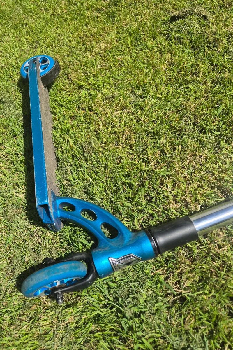 Madd Gear Pro (MGP) stunt scooter - Image 4