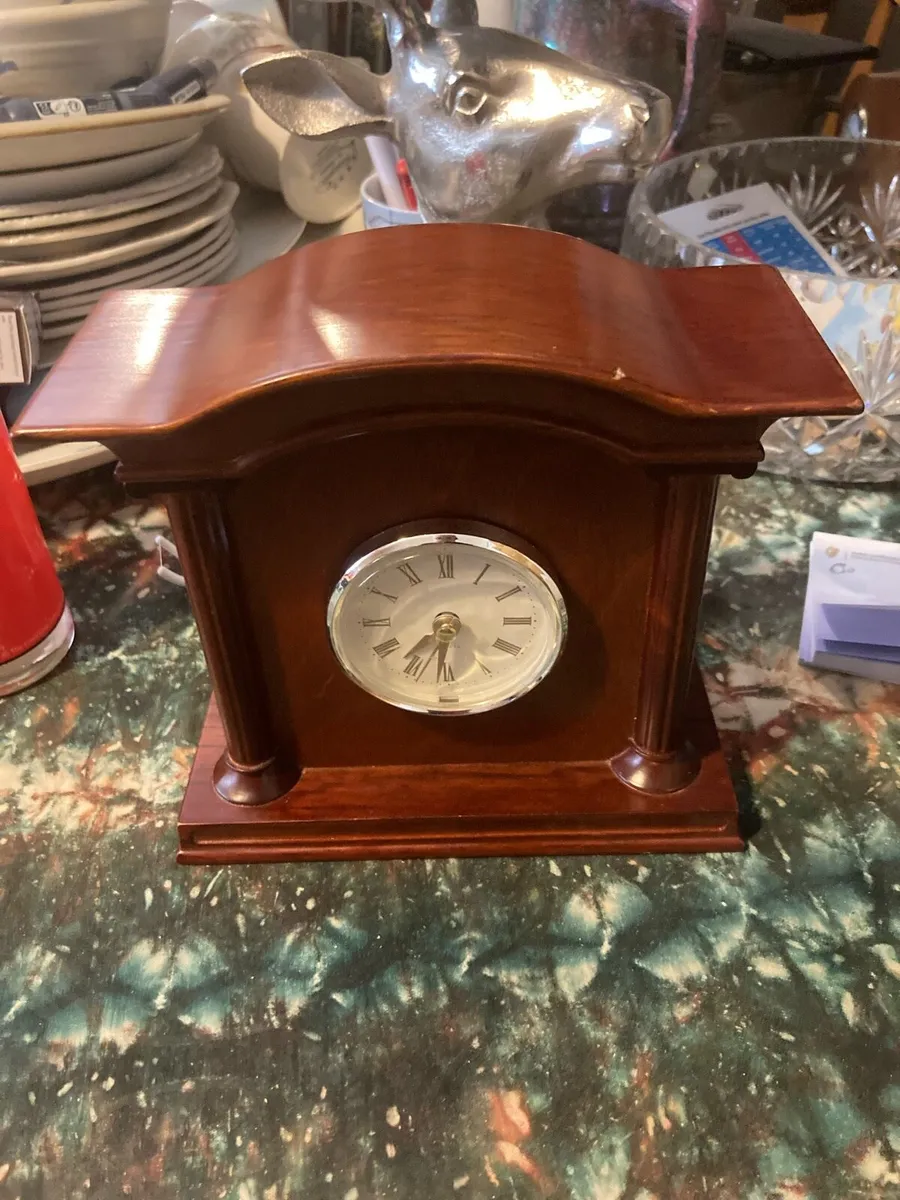 Mantle clock free postage - Image 1