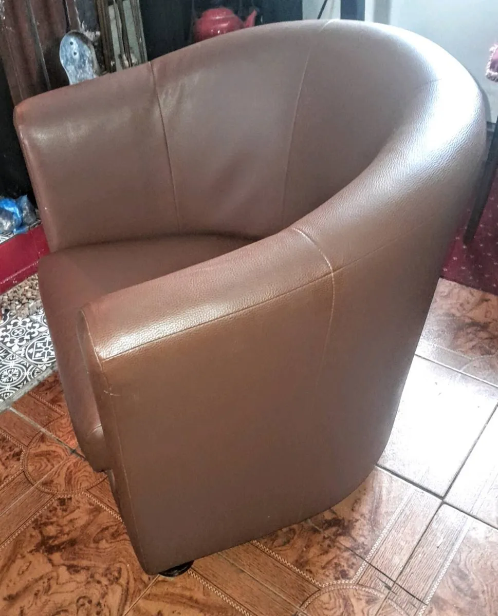Modern tub armchair brown faux leather turned wood - Image 2