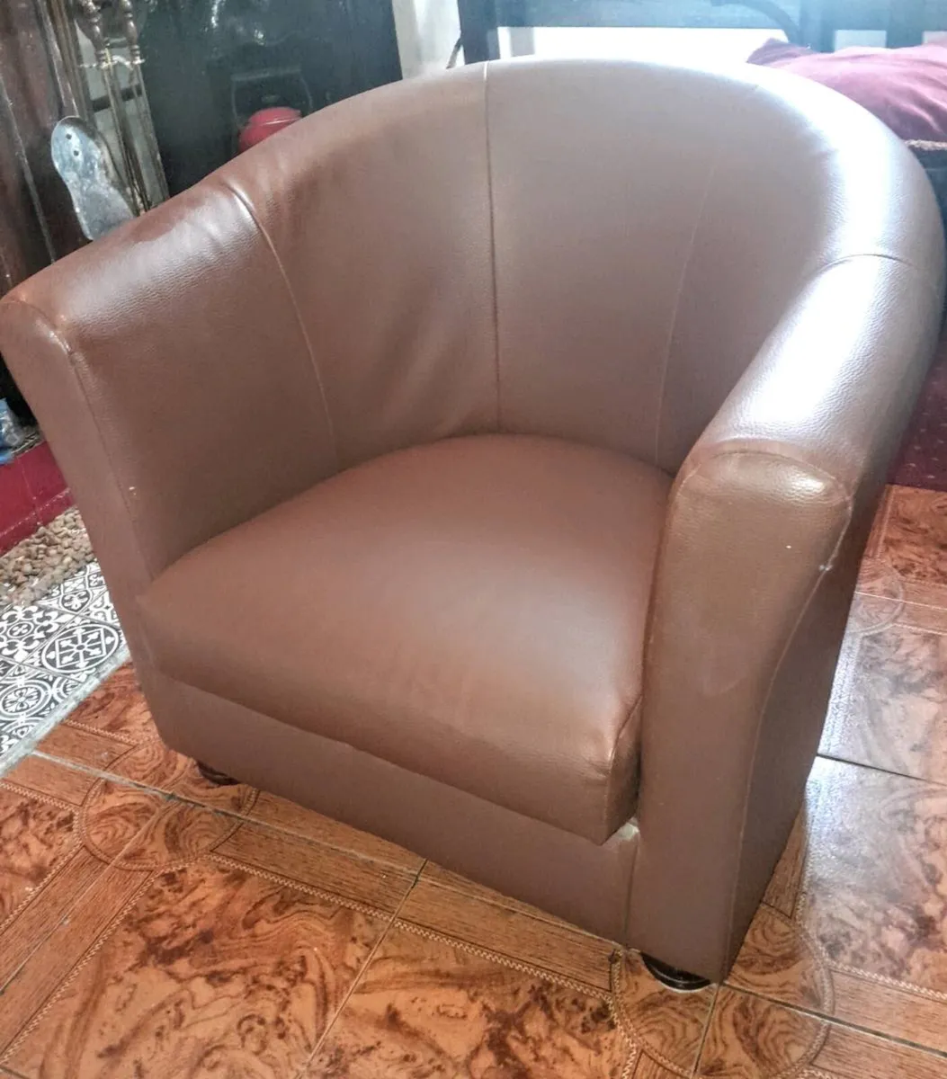 Modern tub armchair brown faux leather turned wood - Image 3