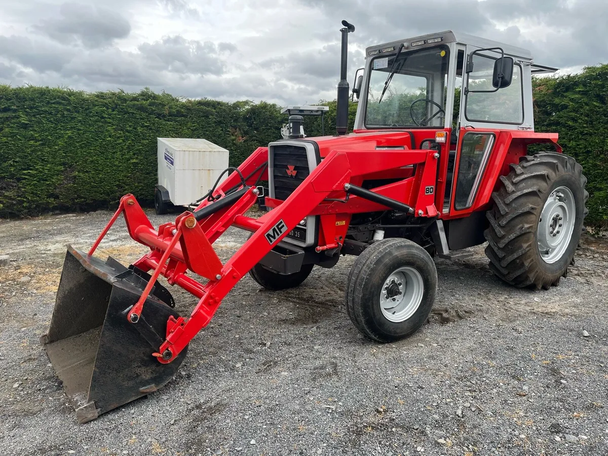 Massey Ferguson loader - Image 1