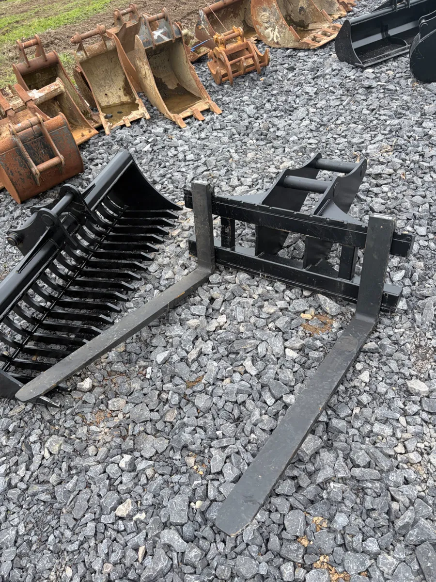 Unused Mc Cleary 65mm pin pallet forks for sale - Image 3