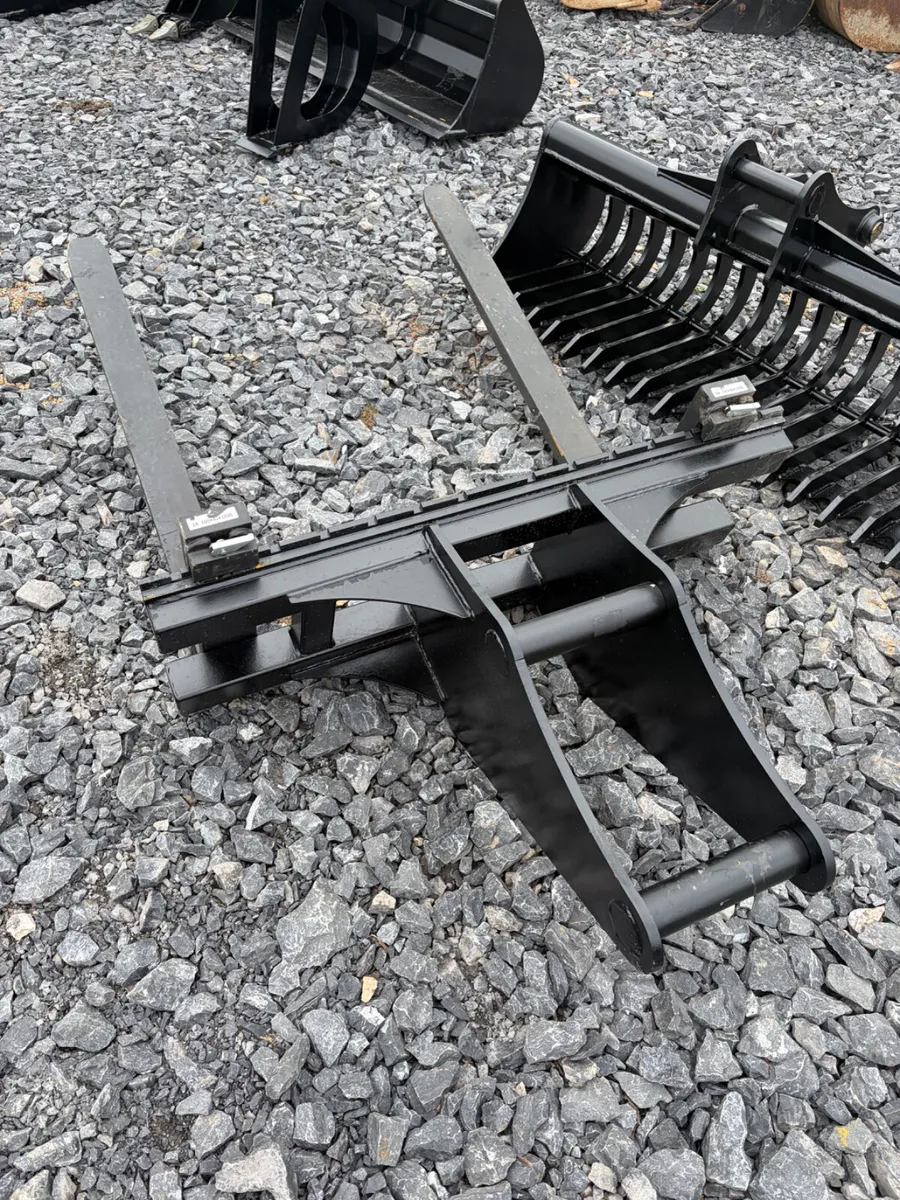 Unused Mc Cleary 65mm pin pallet forks for sale - Image 2
