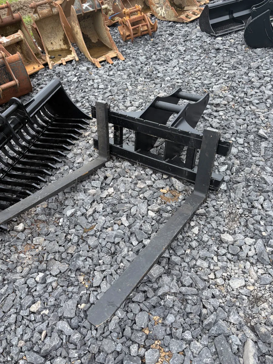 Unused Mc Cleary 65mm pin pallet forks for sale - Image 1
