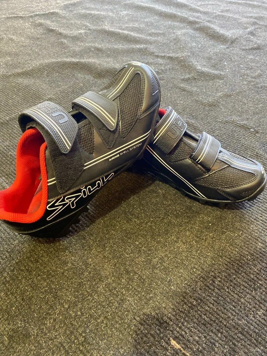 Cycling shoes - Image 1