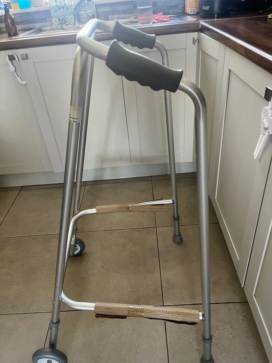 Walking frame - Image 2