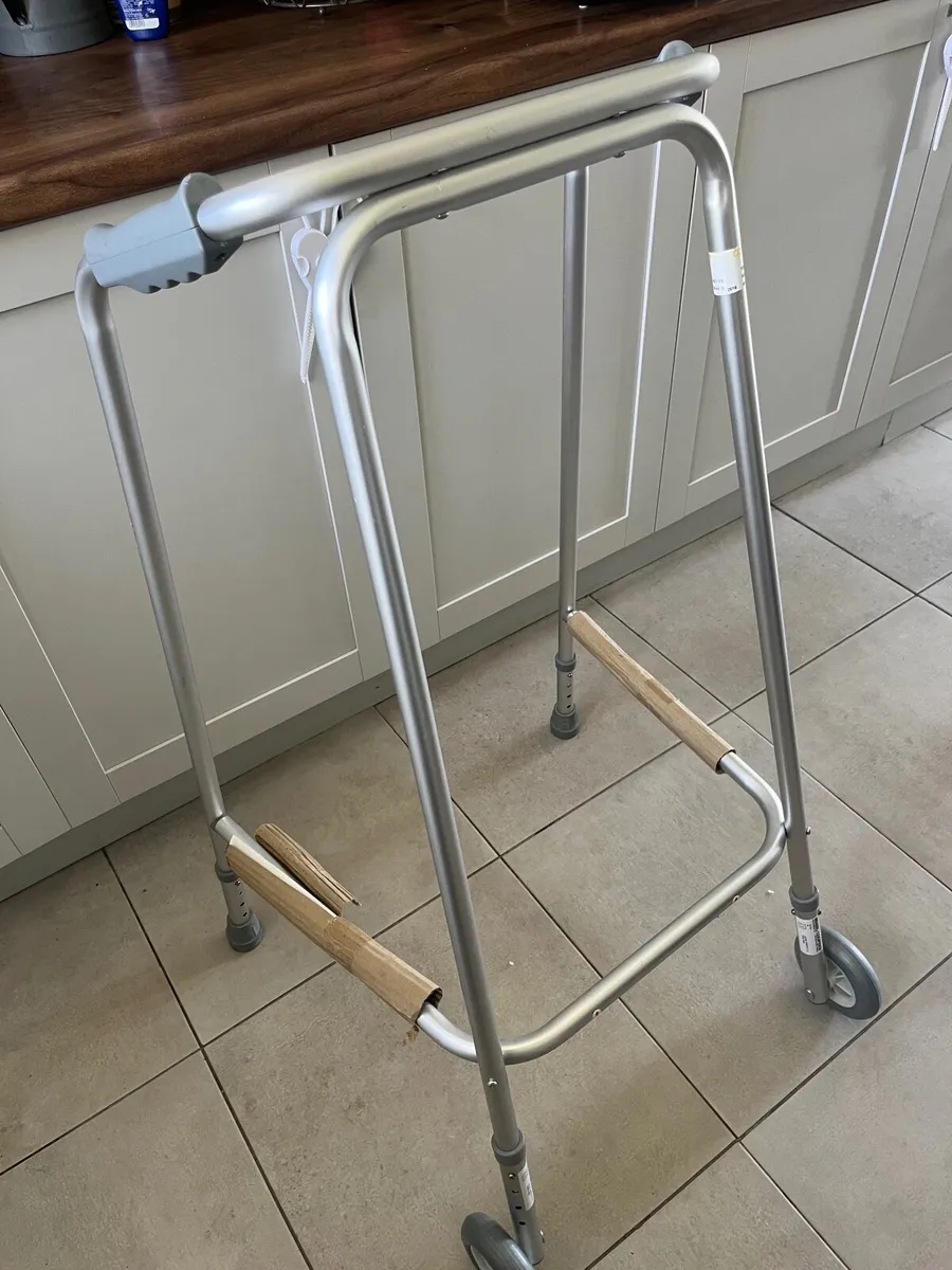 Walking frame - Image 1