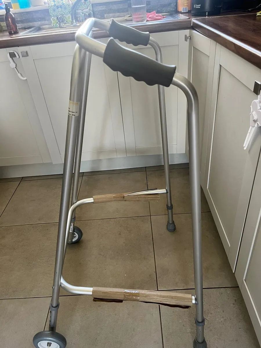 Walking frame - Image 3
