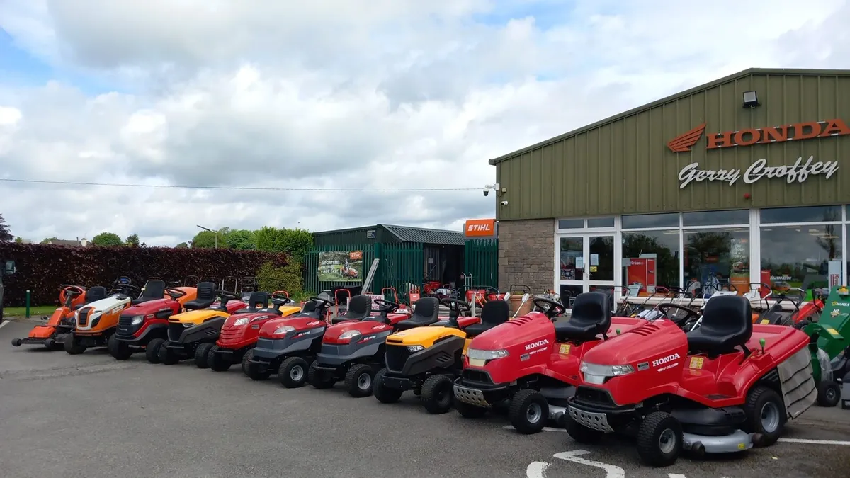 Pre Owned Ride on Tractor Mowers ~ with Warranty - Image 1