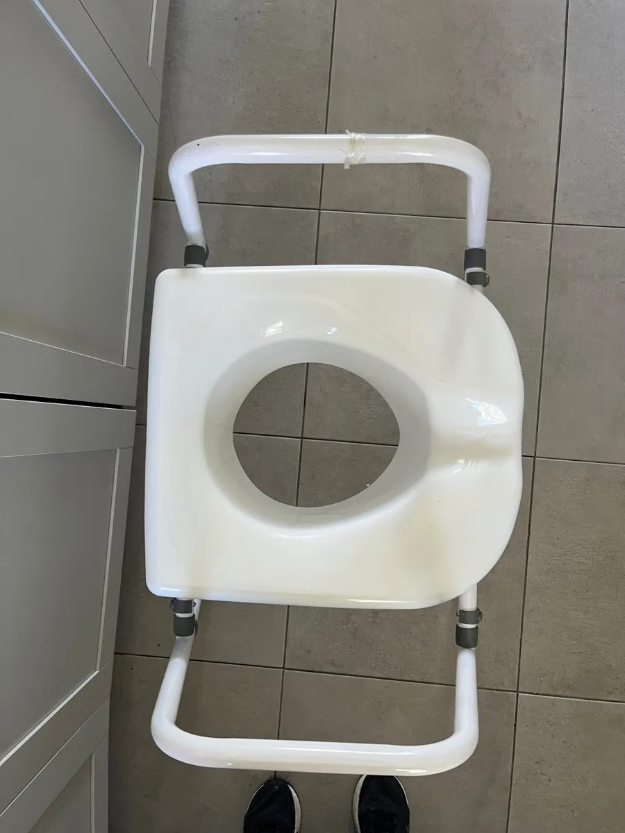 Toilet support frame - Image 3