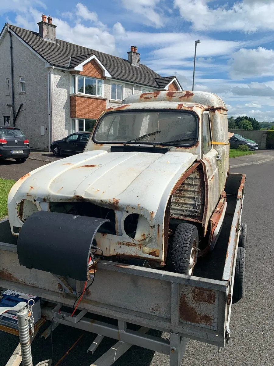 Renault 4 F4 Van - Image 3