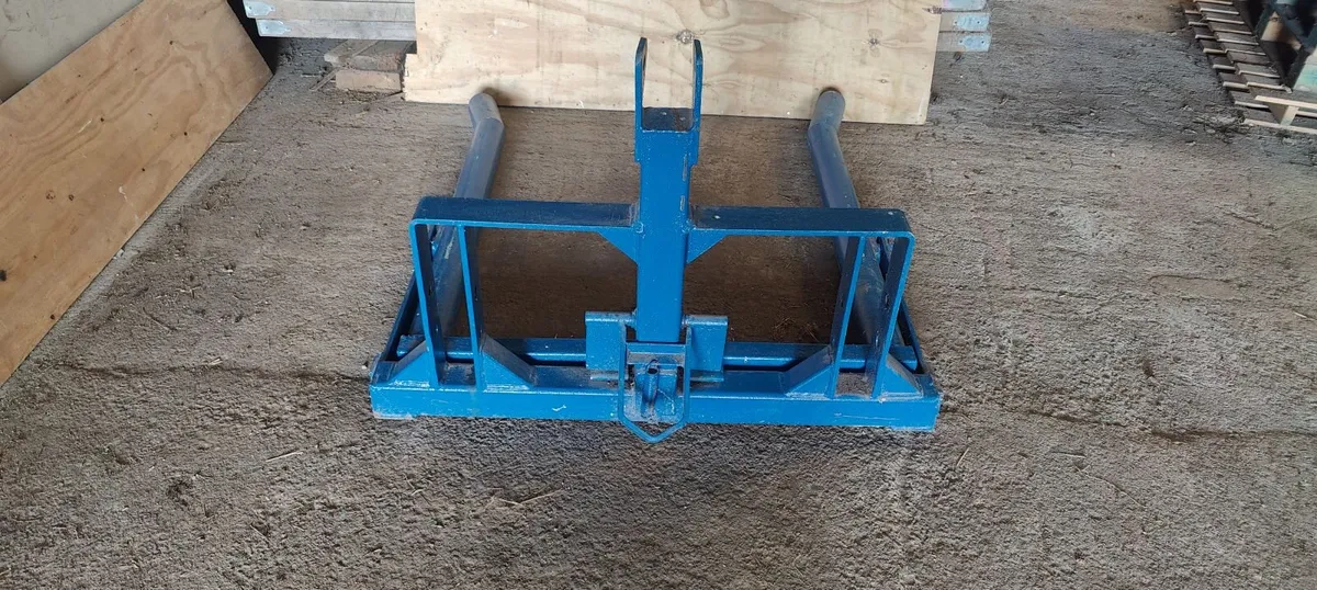 Bale carrier