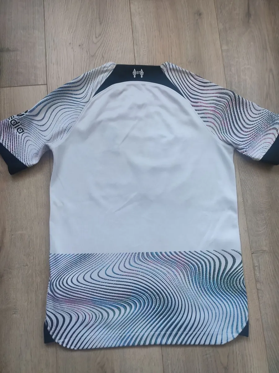 Liverpool F.C. 22/23-worn once - Image 3