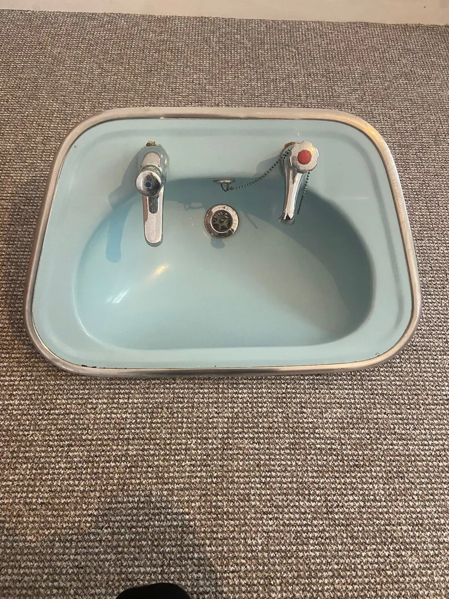 Bathroom sink - Image 2
