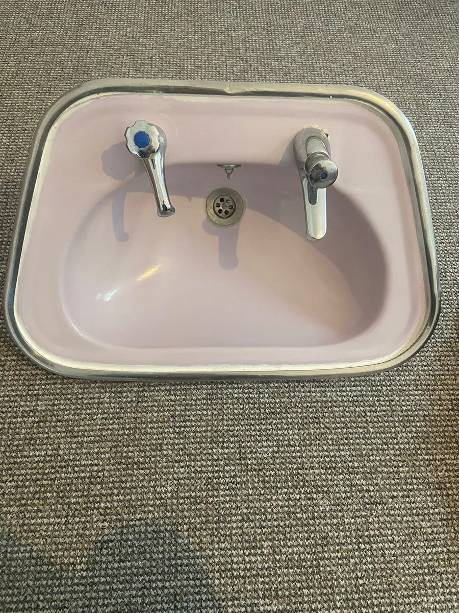 Bathroom sink - Image 3