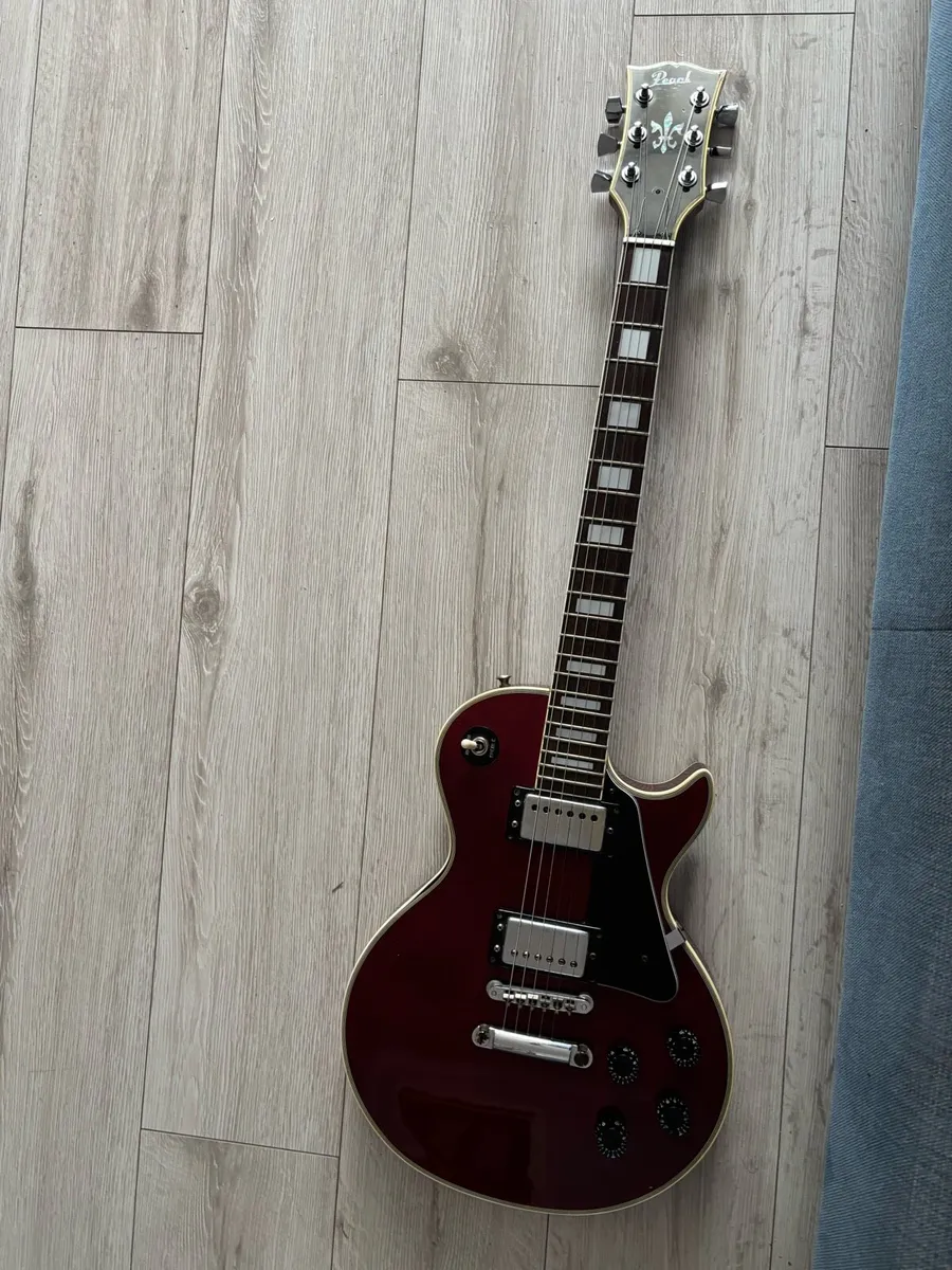 Red Pearl guitar - Image 2