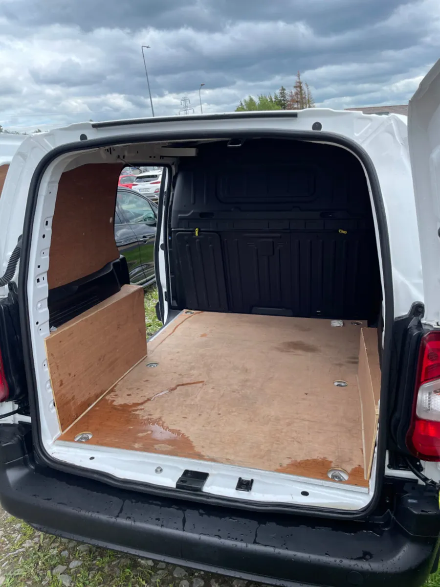 2022 Opel Combo - Image 1