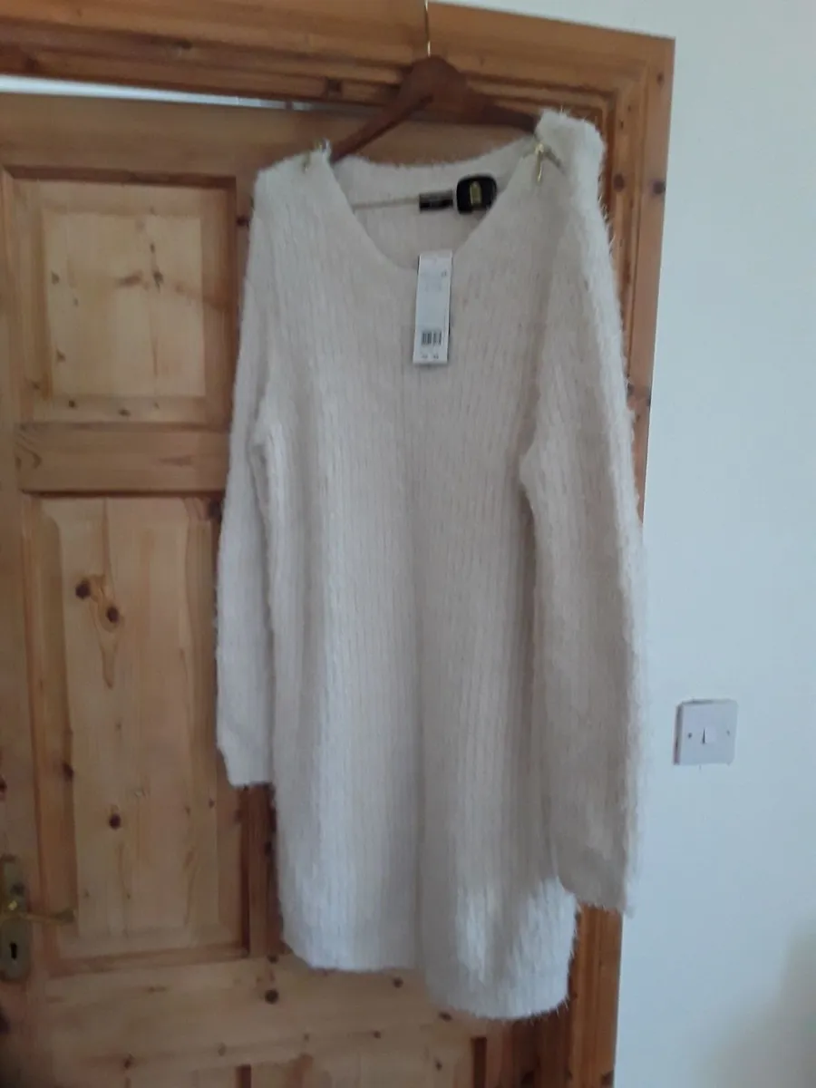Ladies soft brand new long jumper - Image 3
