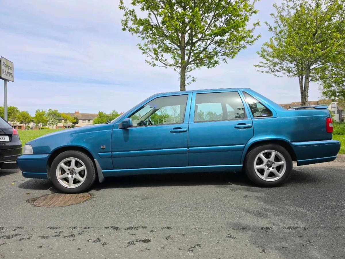 1997 Volvo S70 2.5 - Image 2