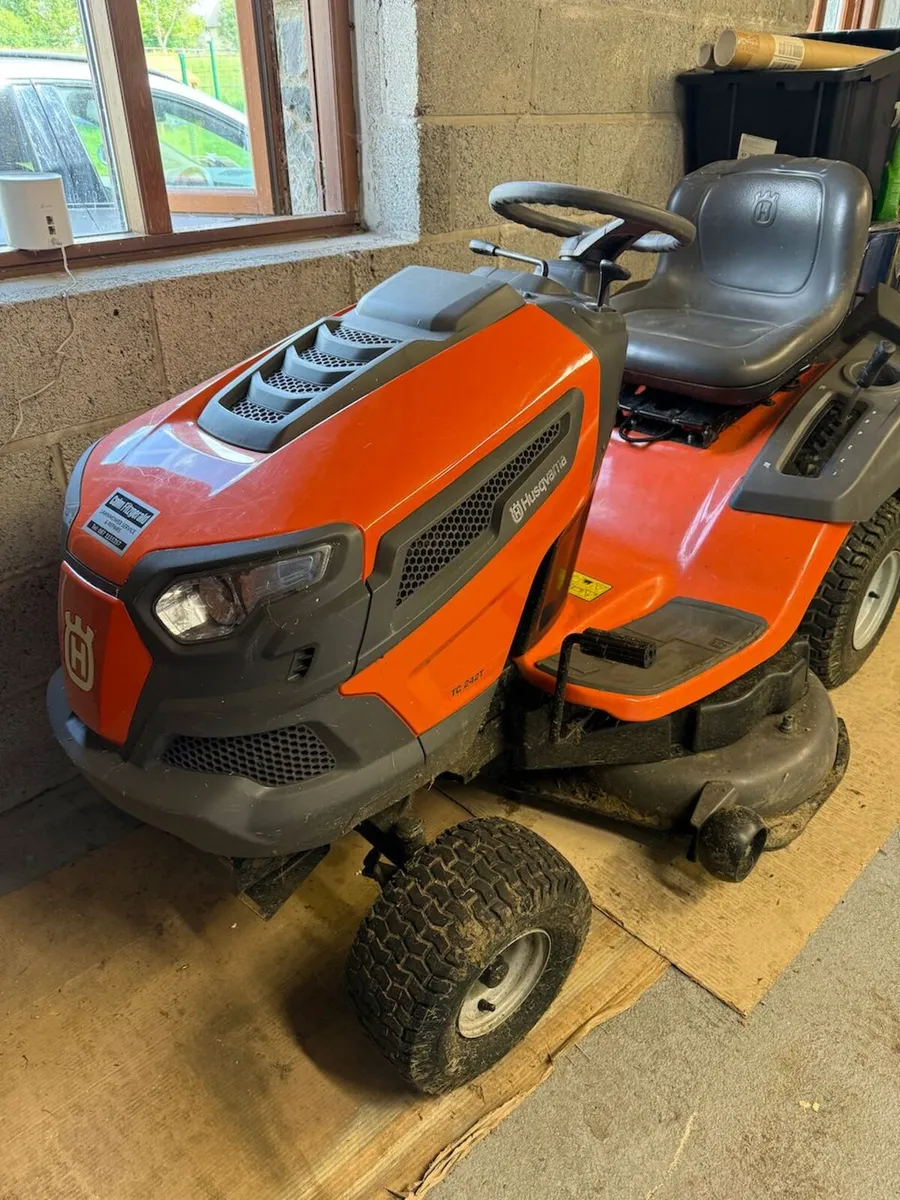 Husqvarna TC242T Lawn Tractor Ride on Mower - Image 3