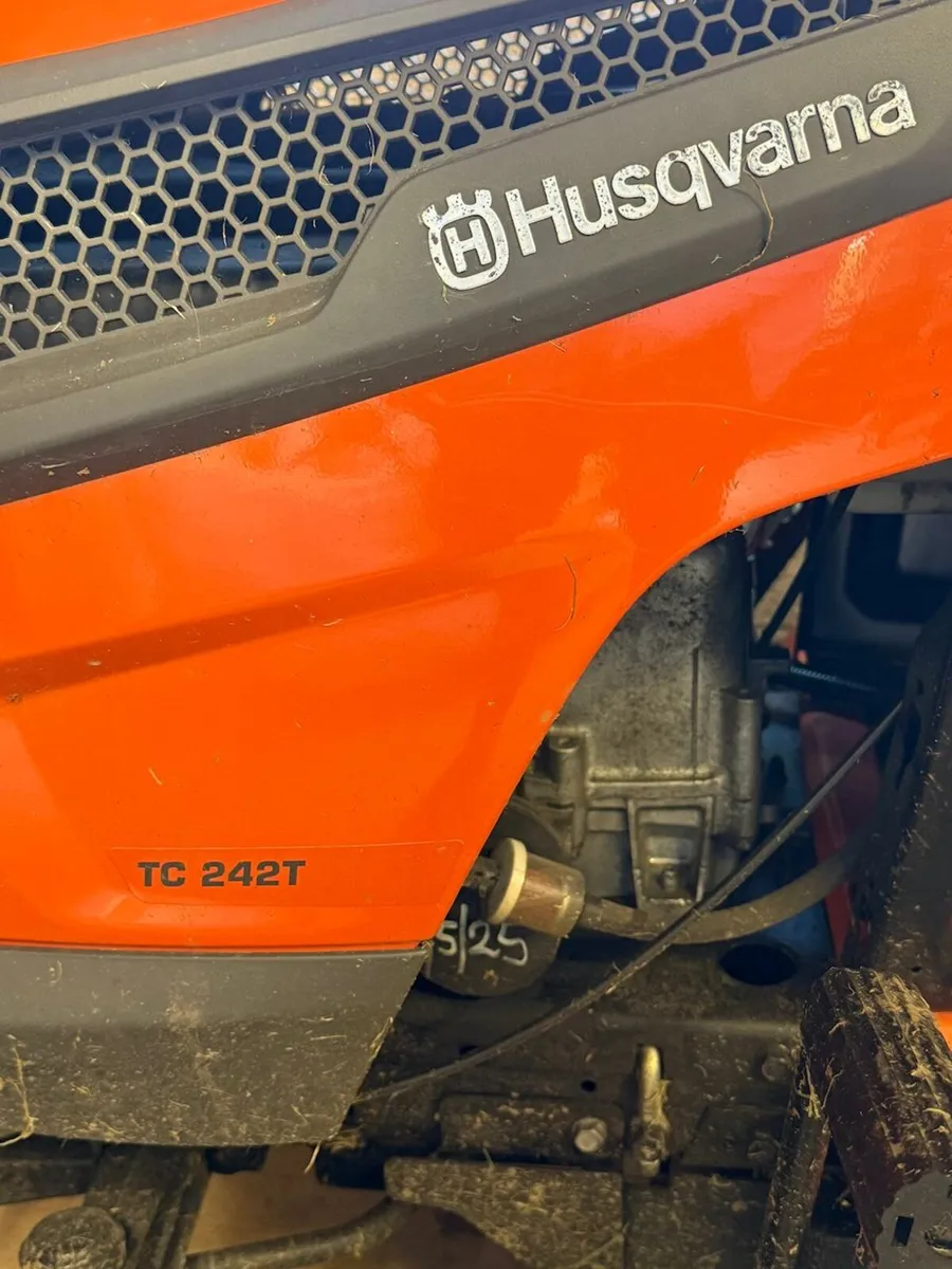 Husqvarna TC242T Lawn Tractor Ride on Mower - Image 4