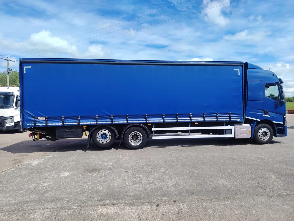 2016 Renault T380 Curtainsider Rear Lift Sleeper c - Image 4