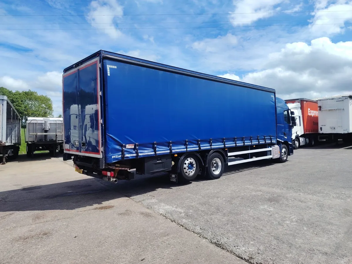2016 Renault T380 Curtainsider Rear Lift Sleeper c - Image 2
