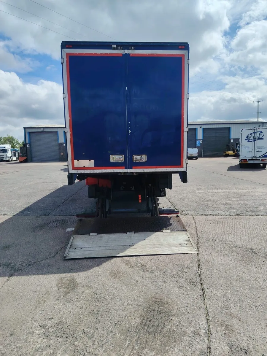 2016 Renault T380 Curtainsider Rear Lift Sleeper c - Image 3