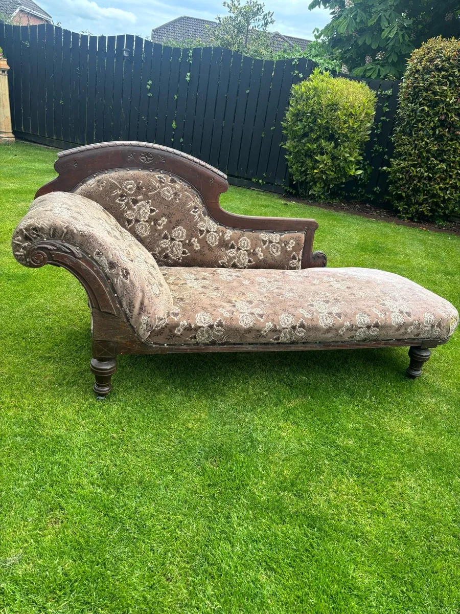 Victorian mahogany chaise lounge - Image 1