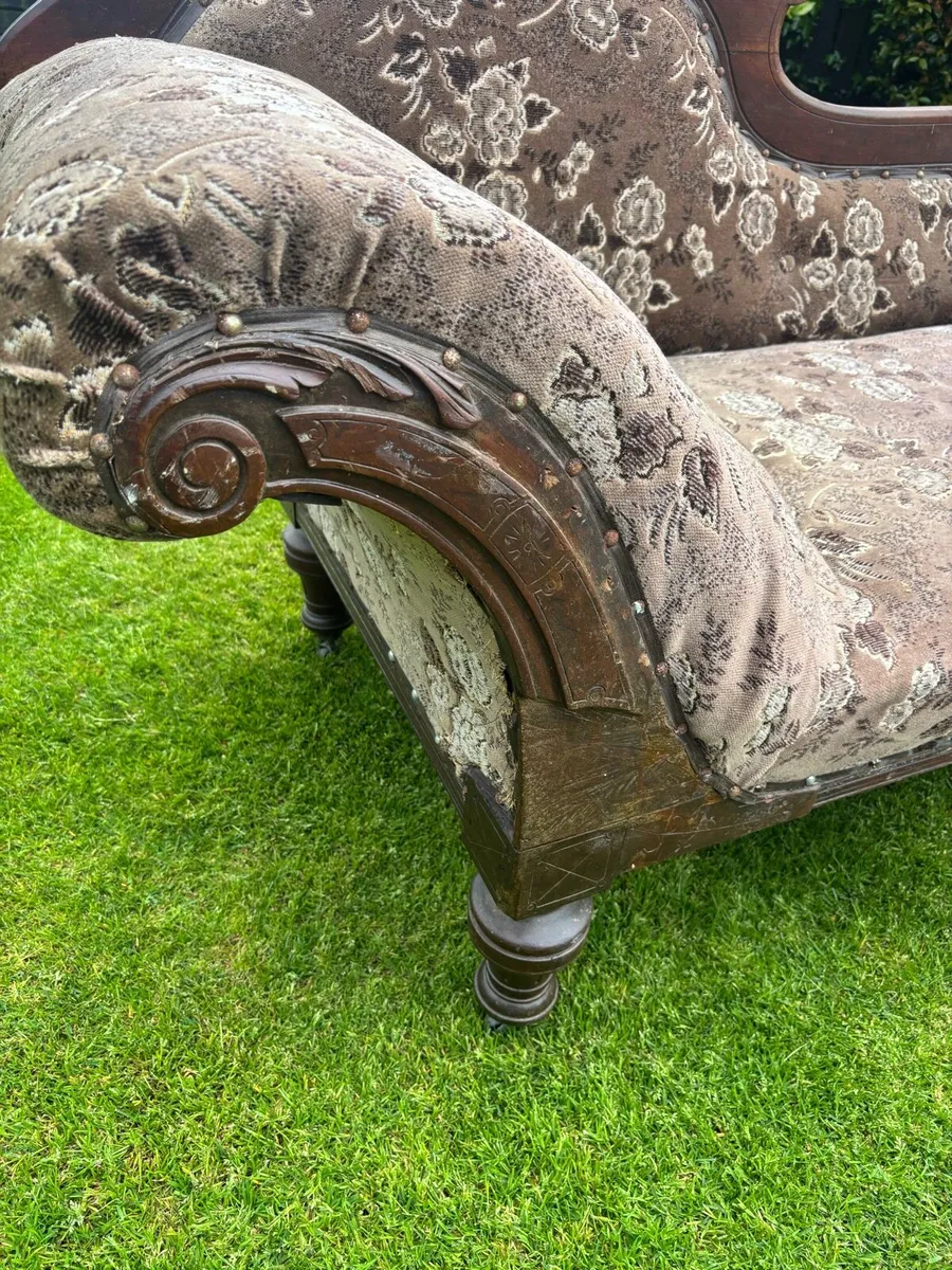 Victorian mahogany chaise lounge - Image 2