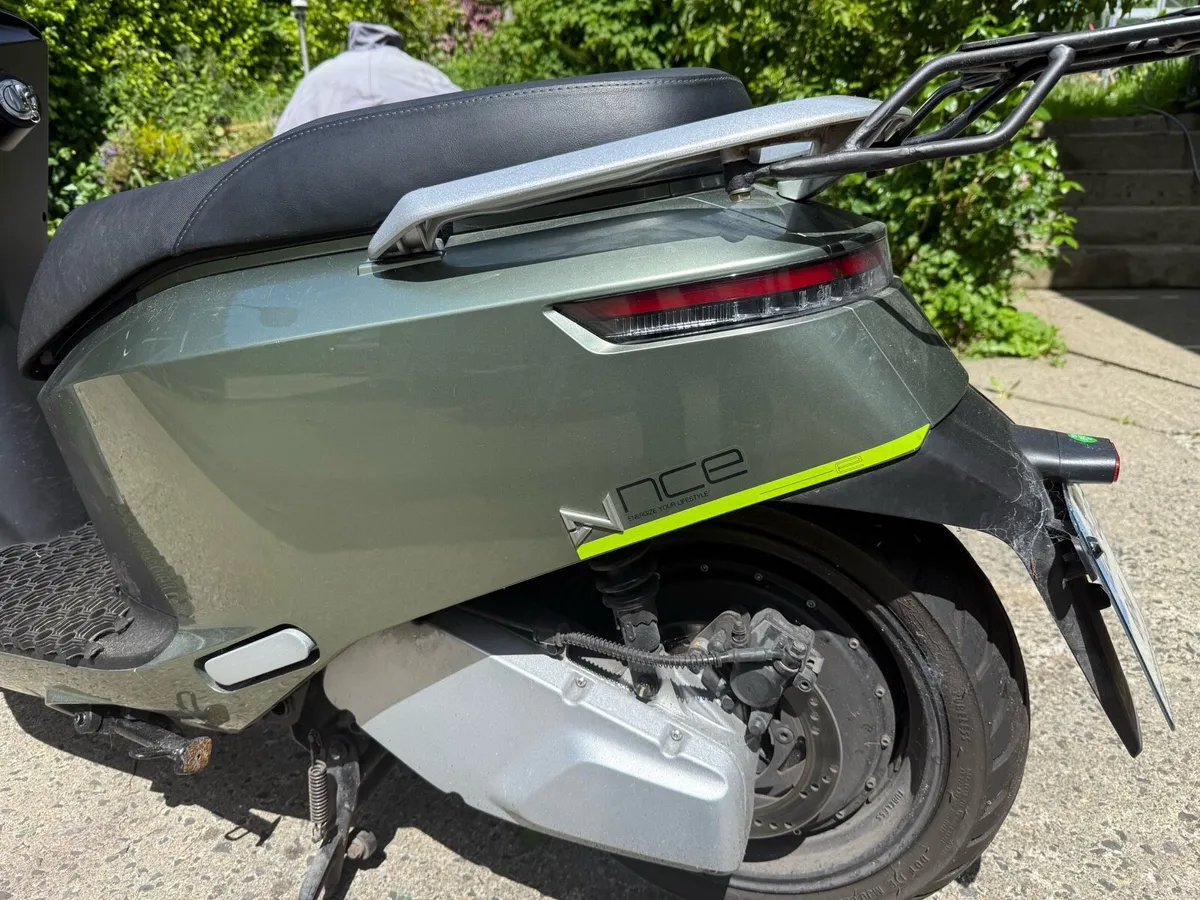 Wayel electric moped - Image 2