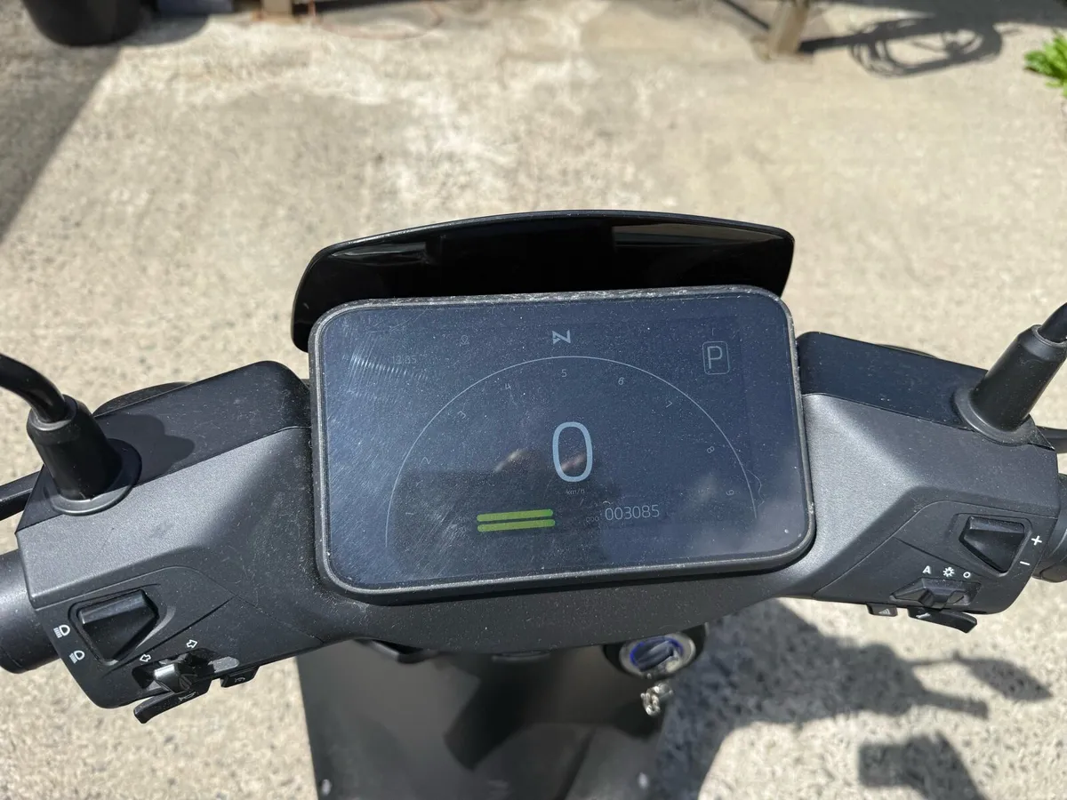 Wayel electric moped - Image 3