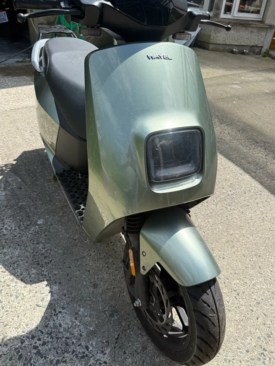 Wayel electric moped - Image 4