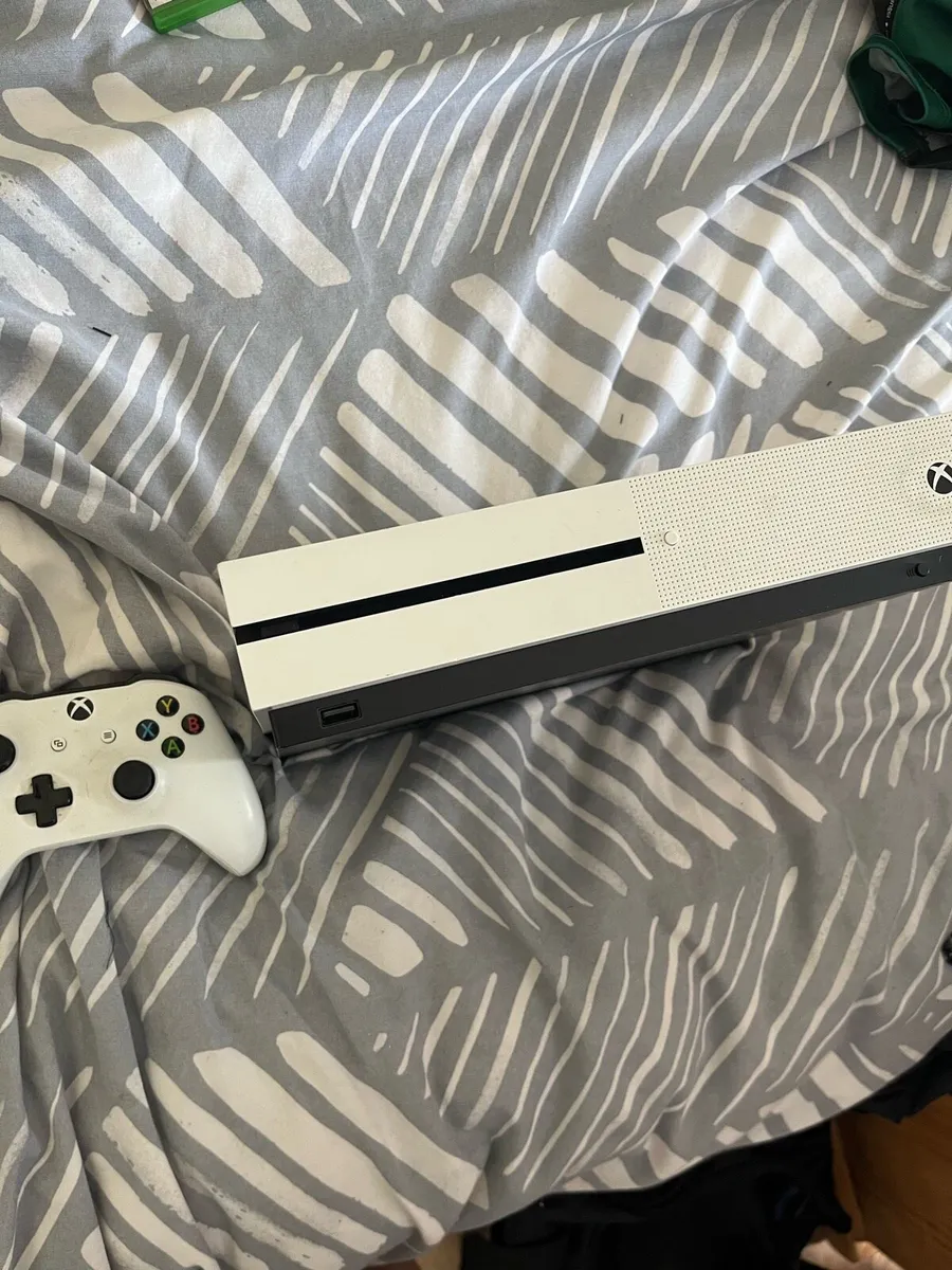 Xbox One S - Image 1