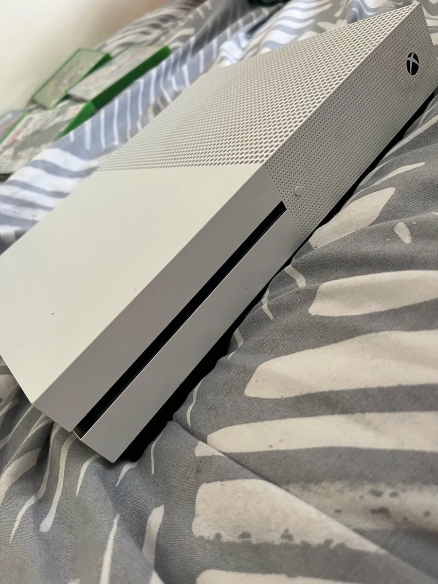 Xbox One S - Image 3