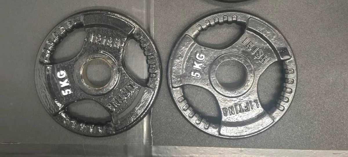 Cast Iron Weight Plates (45 kg Total) - Image 3