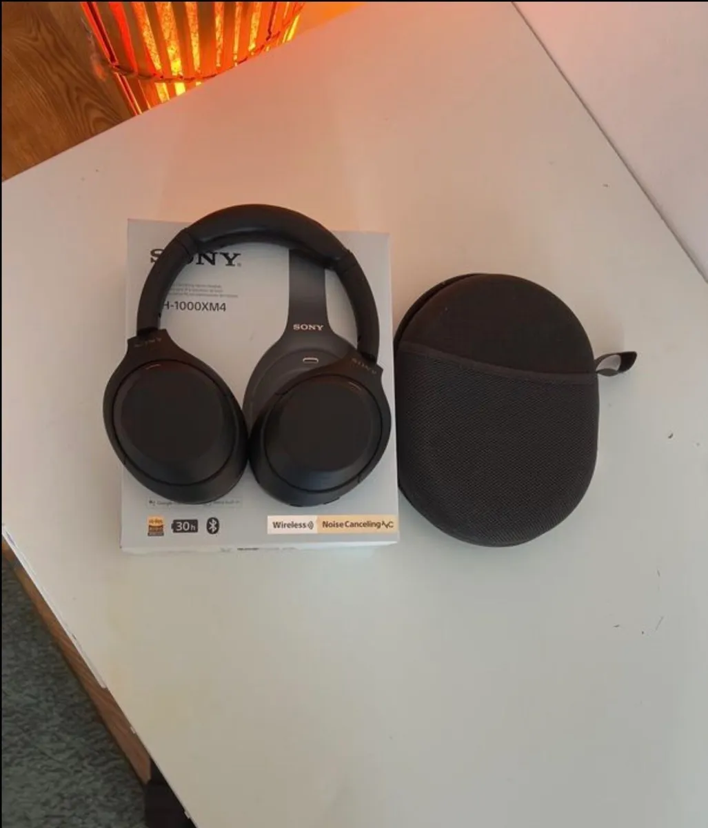 Sony xm4 headphones - Image 1