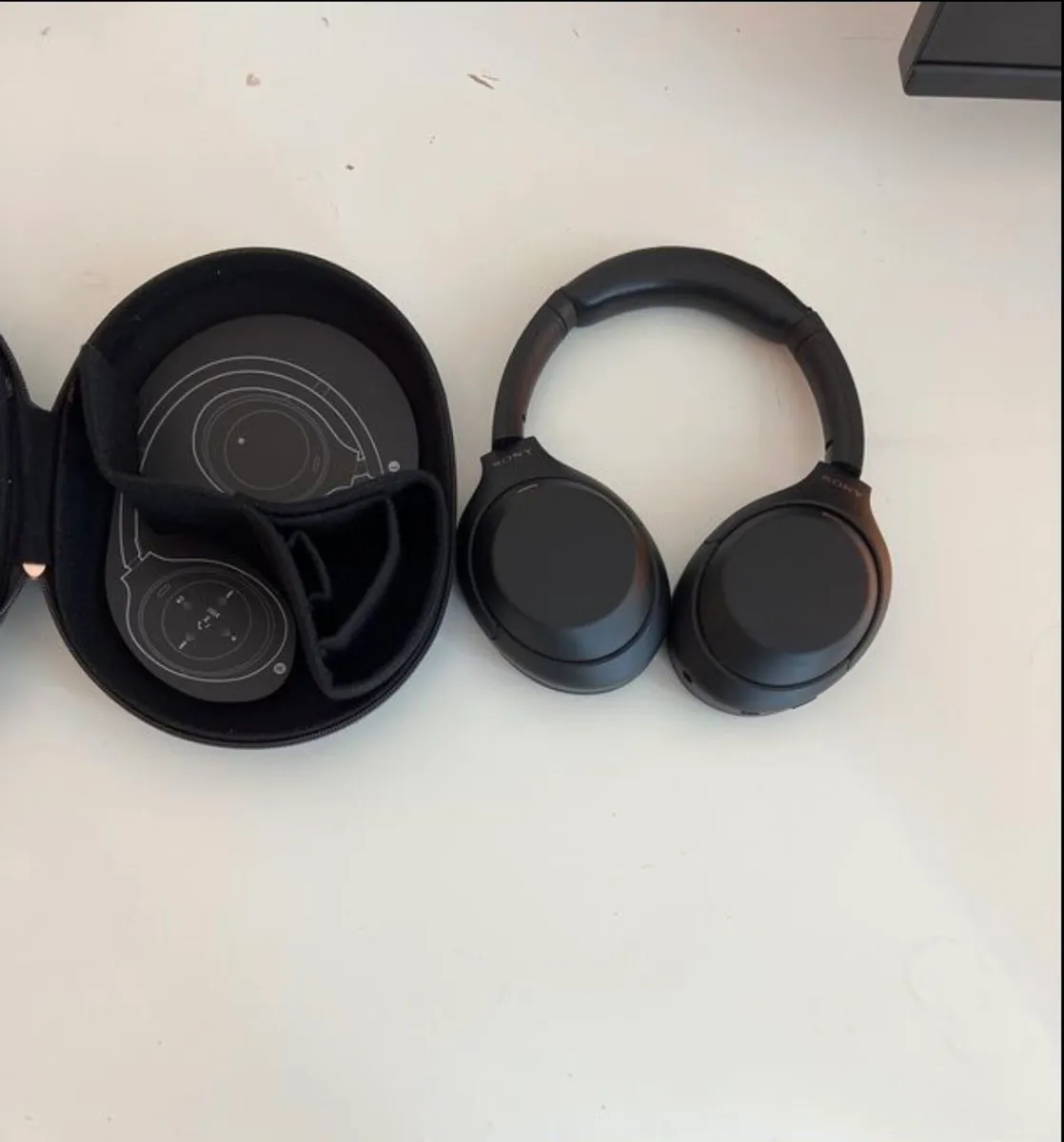 Sony xm4 headphones - Image 4