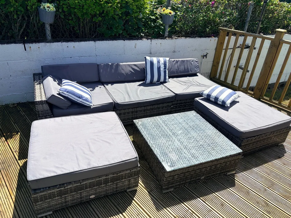 Rattan garden furniture - Image 1