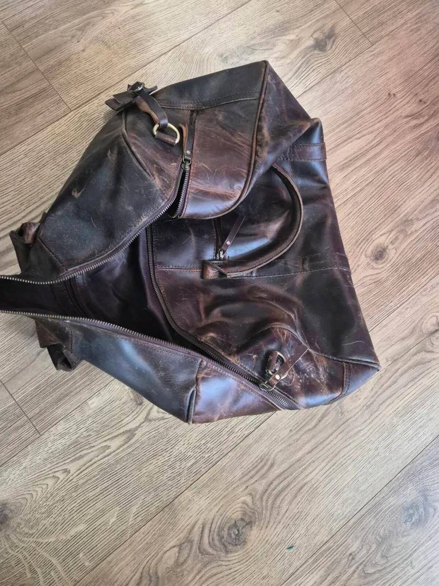 Leather holdall
