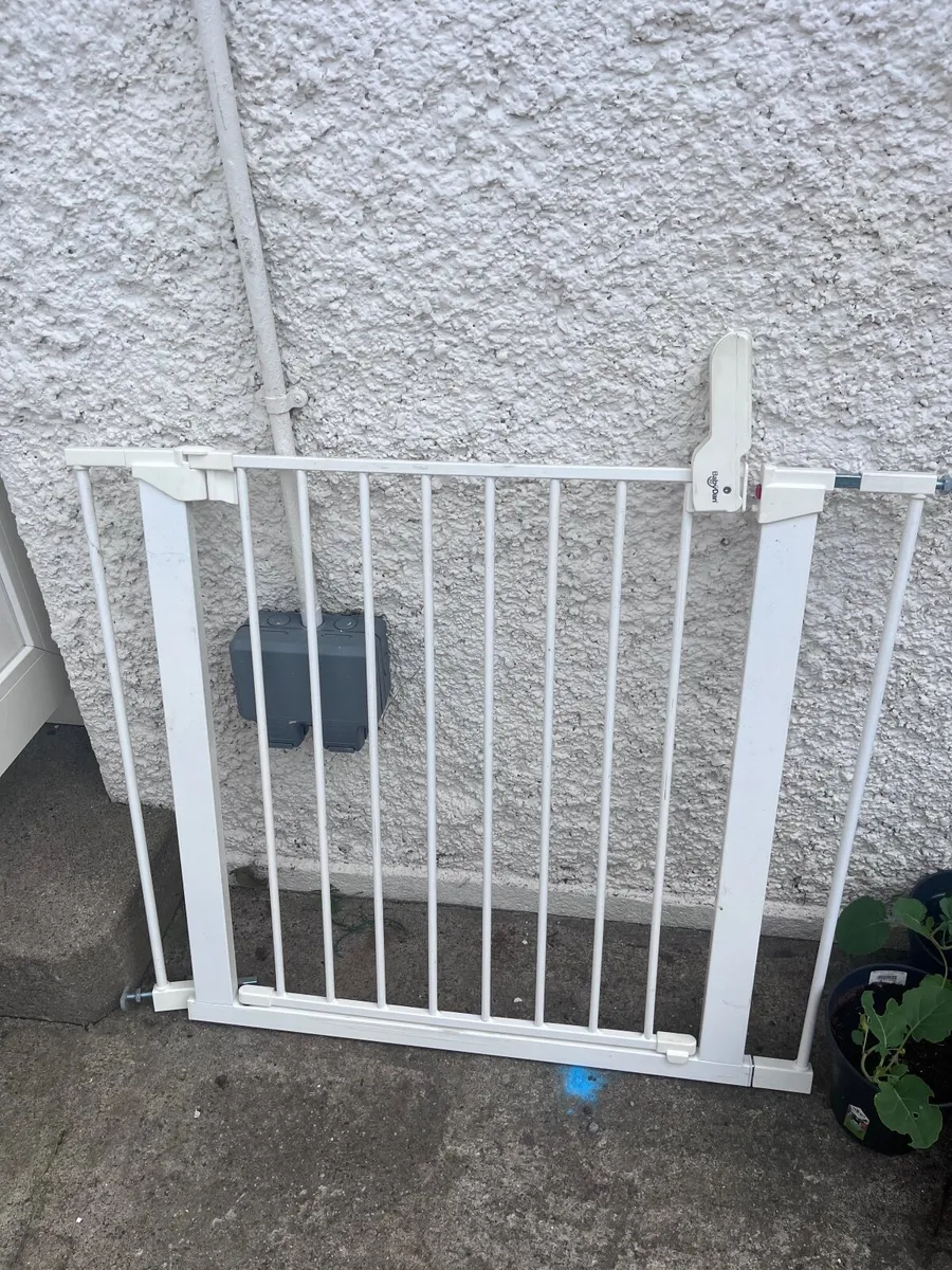 Safety gate for stairs
