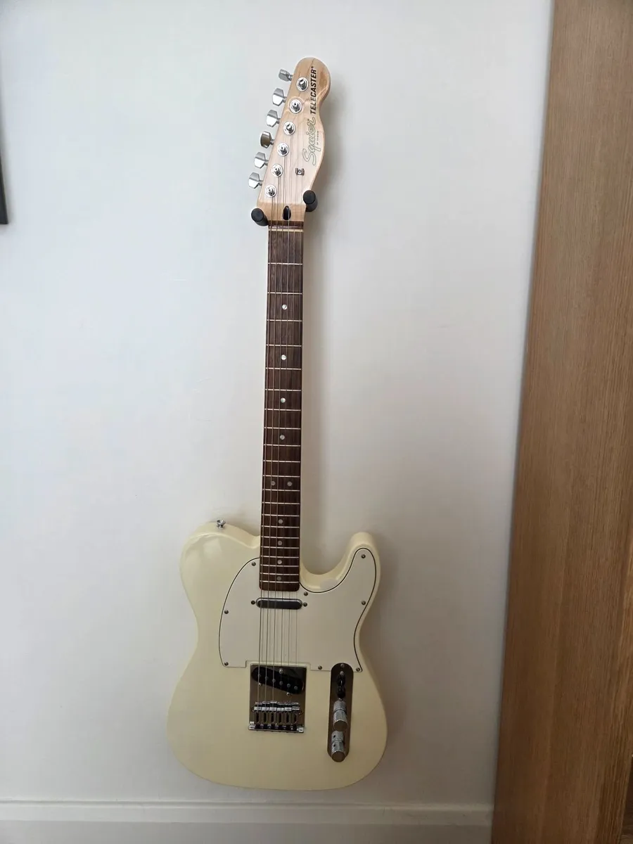 Electric guitar - Image 1
