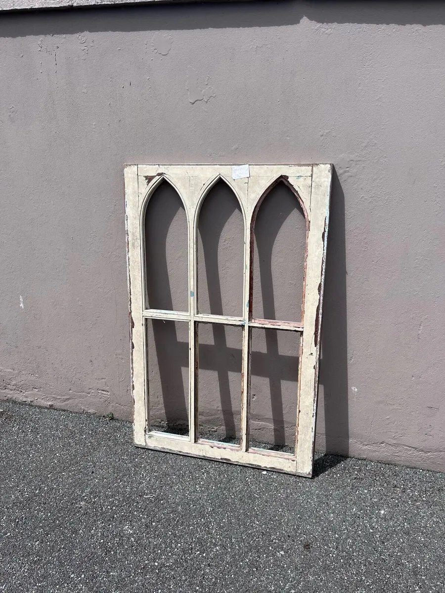 Gothic window frames - Image 1