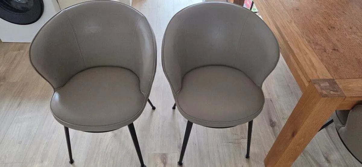 dining table and chairs - Image 4