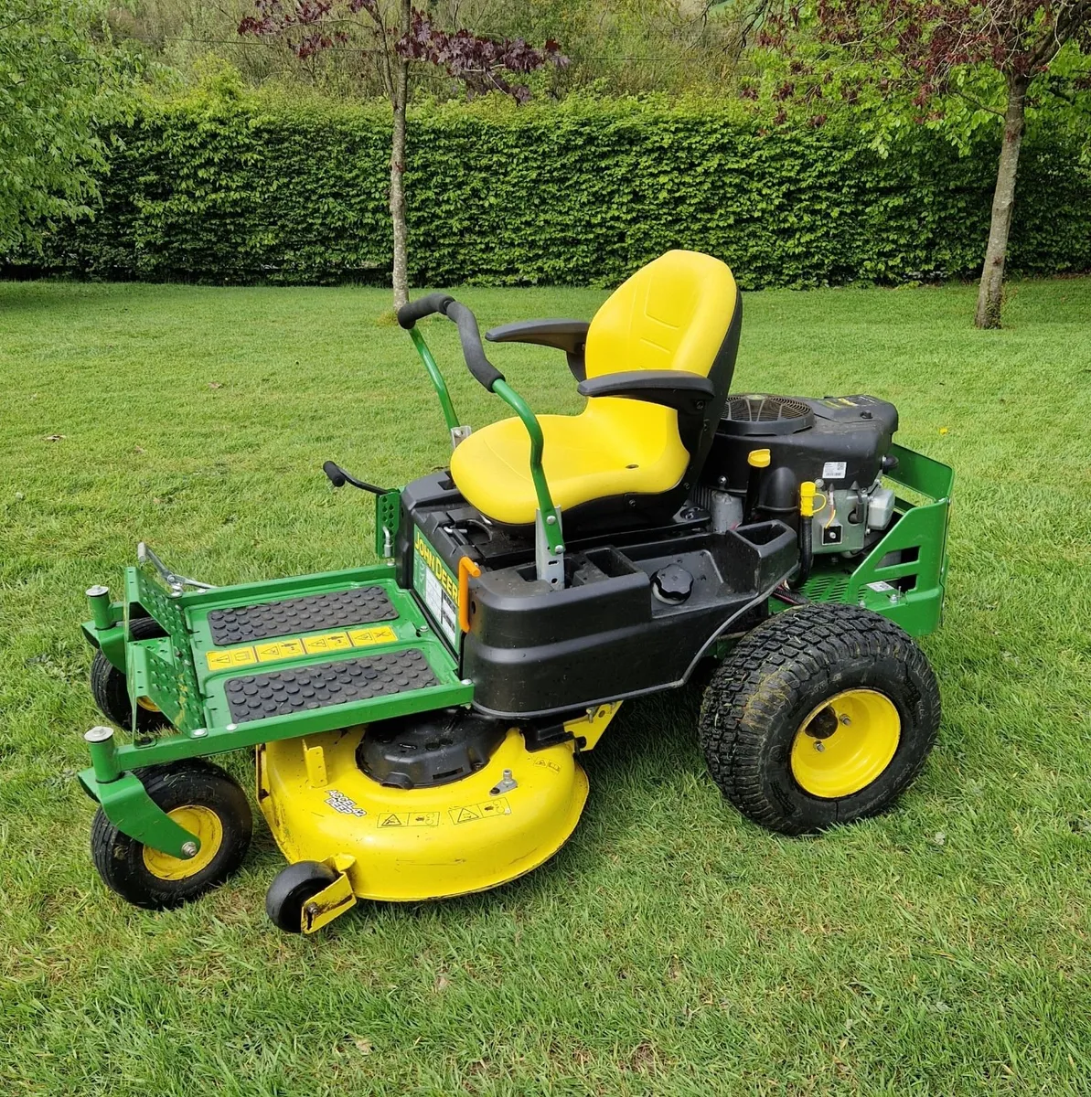 John Deere Zero TurnTractor Lawnmower - Image 1